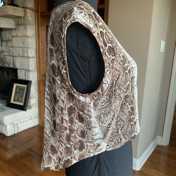 Better‎ B. Animal Print Apparel Top - Picture 3 of 8